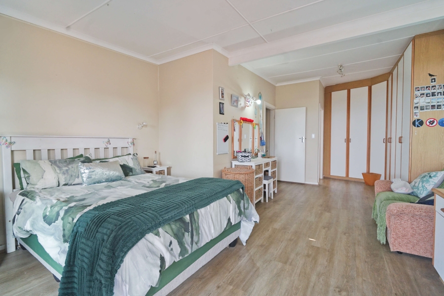 5 Bedroom Property for Sale in Winterstrand Eastern Cape